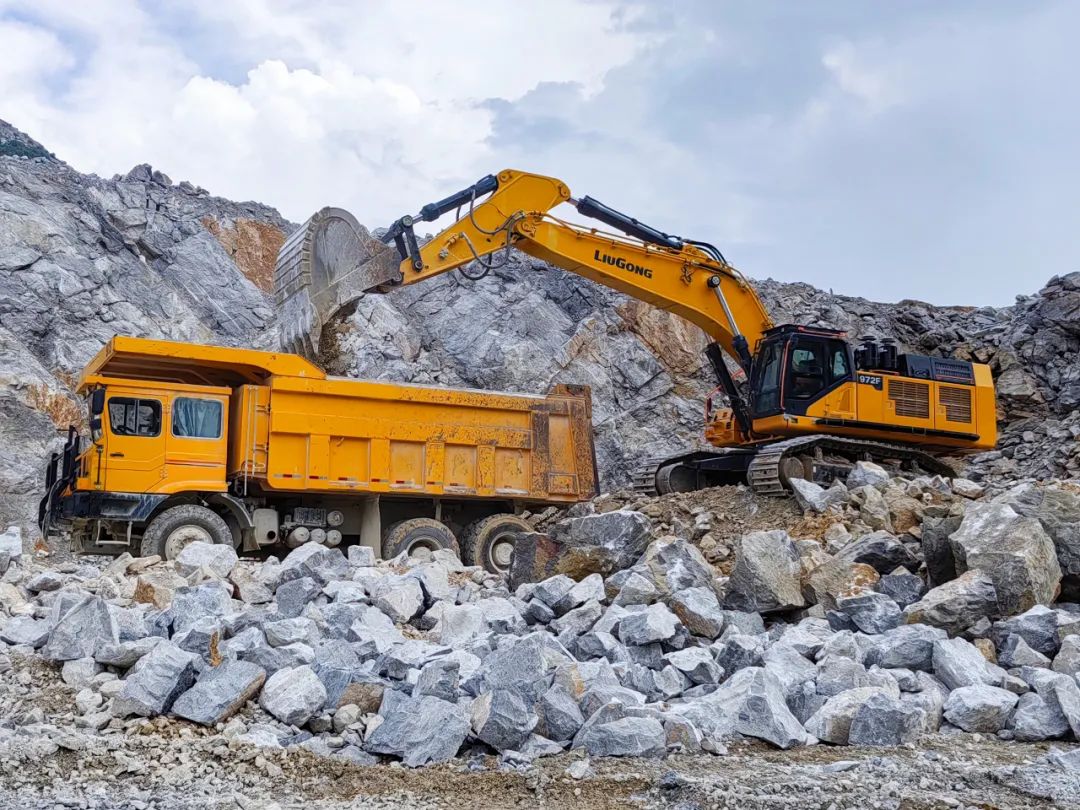 这些设备是矿山物料搬运的核心工具