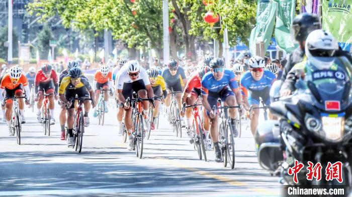 中俄选手竞速原始森林 