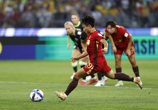 张琳艳点球绝平！中国女足半决赛险胜澳大利亚