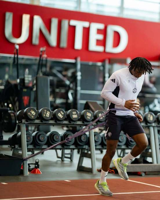 曼联双星加速康复训练备战新赛季