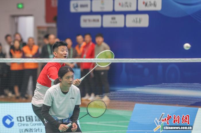 江西省首个百县羽毛球联赛启幕 奥运冠军助阵揭