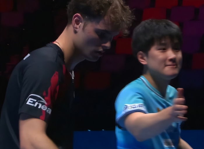 张本智和澳门世界杯首胜引球迷狂热支持，赛场