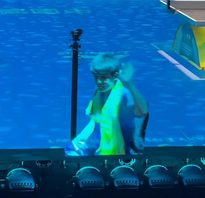 张本智和澳门世界杯首胜引球迷狂热支持，赛场