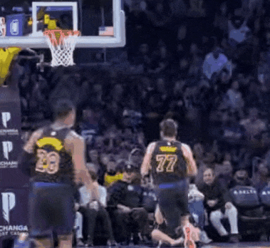 湖人逆转骑士勒布朗胜场登顶历史第一