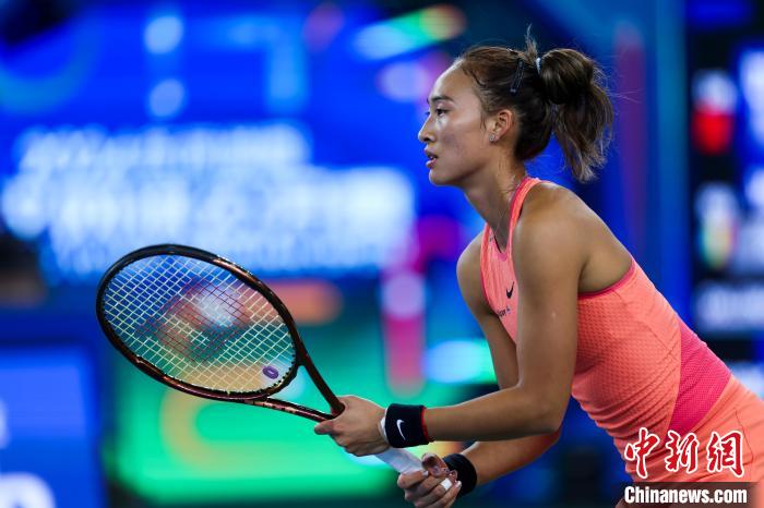 郑钦文武汉网球赛首战告