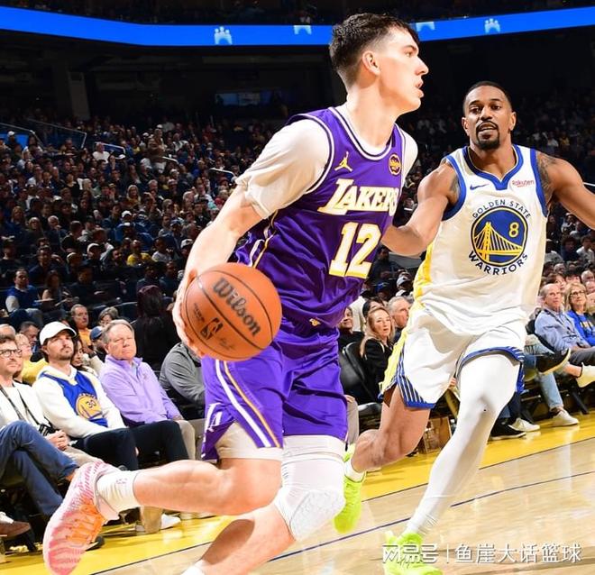 湖人三连胜终结勇士颓势 詹姆斯三双引领狂潮
