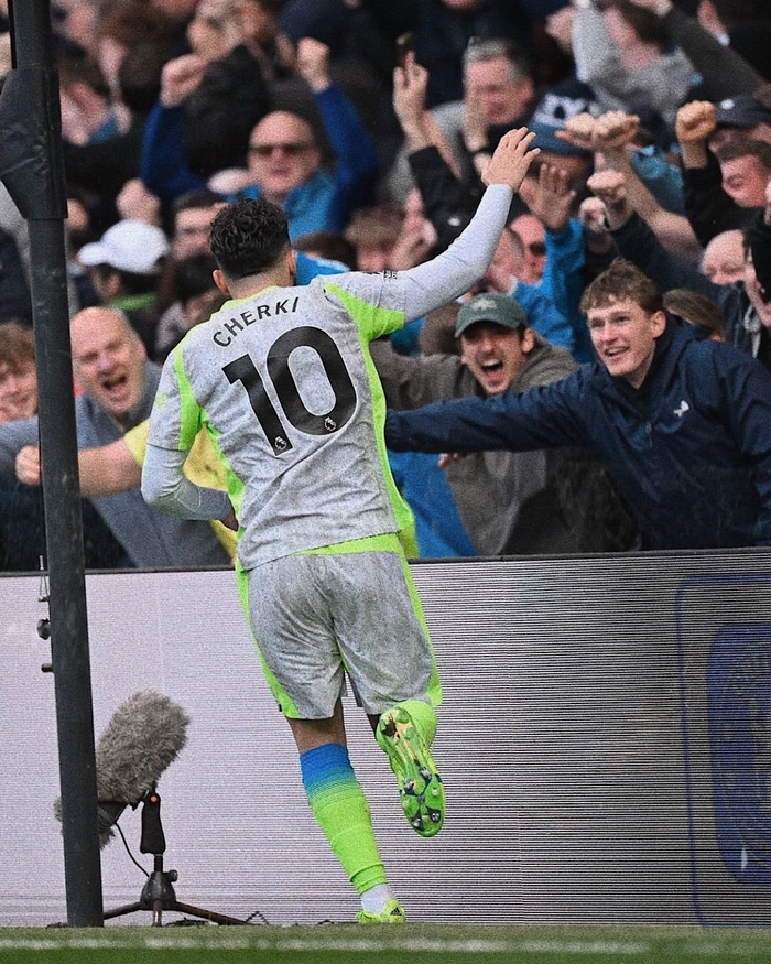 谢尔基英超赛场上演魔法时刻