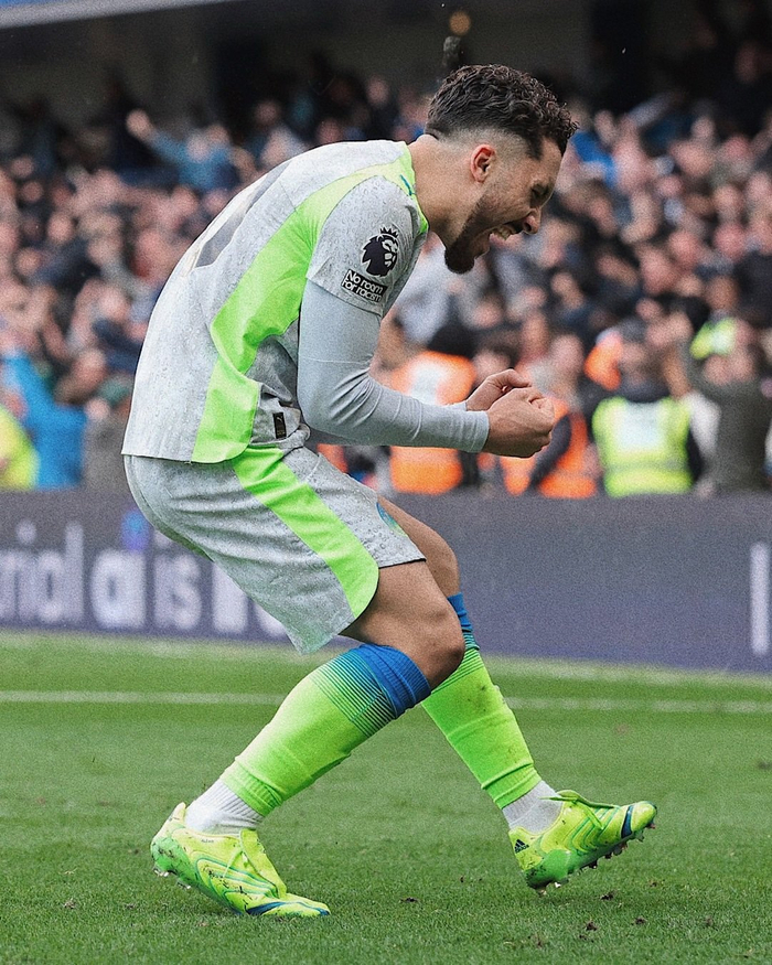 谢尔基英超赛场上演魔法时刻