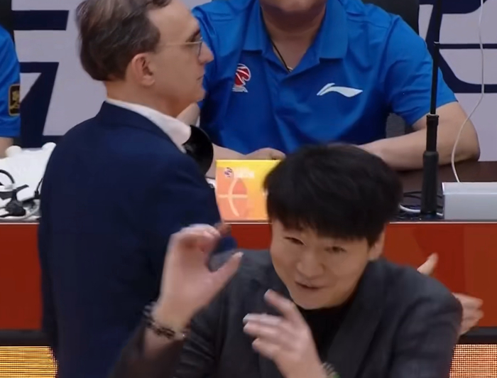 山东男篮G3大胜辽宁2-1晋级，邱彪赛后笑容绽放