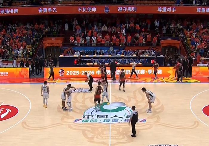 山东男篮G3大胜辽宁2-1晋级，邱彪赛后笑容绽放
