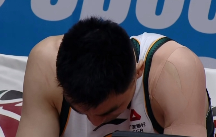 山东男篮G3大胜辽宁2-1晋级，邱彪赛后笑容绽放