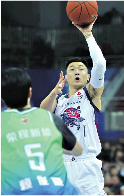 山东高速客场挑战上海男篮 季后赛首战引爆恩怨